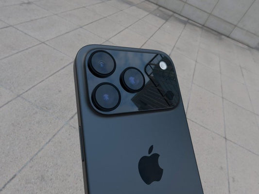 iPhone 17 Design Leak: Is Apple Borrowing Google’s Playbook?